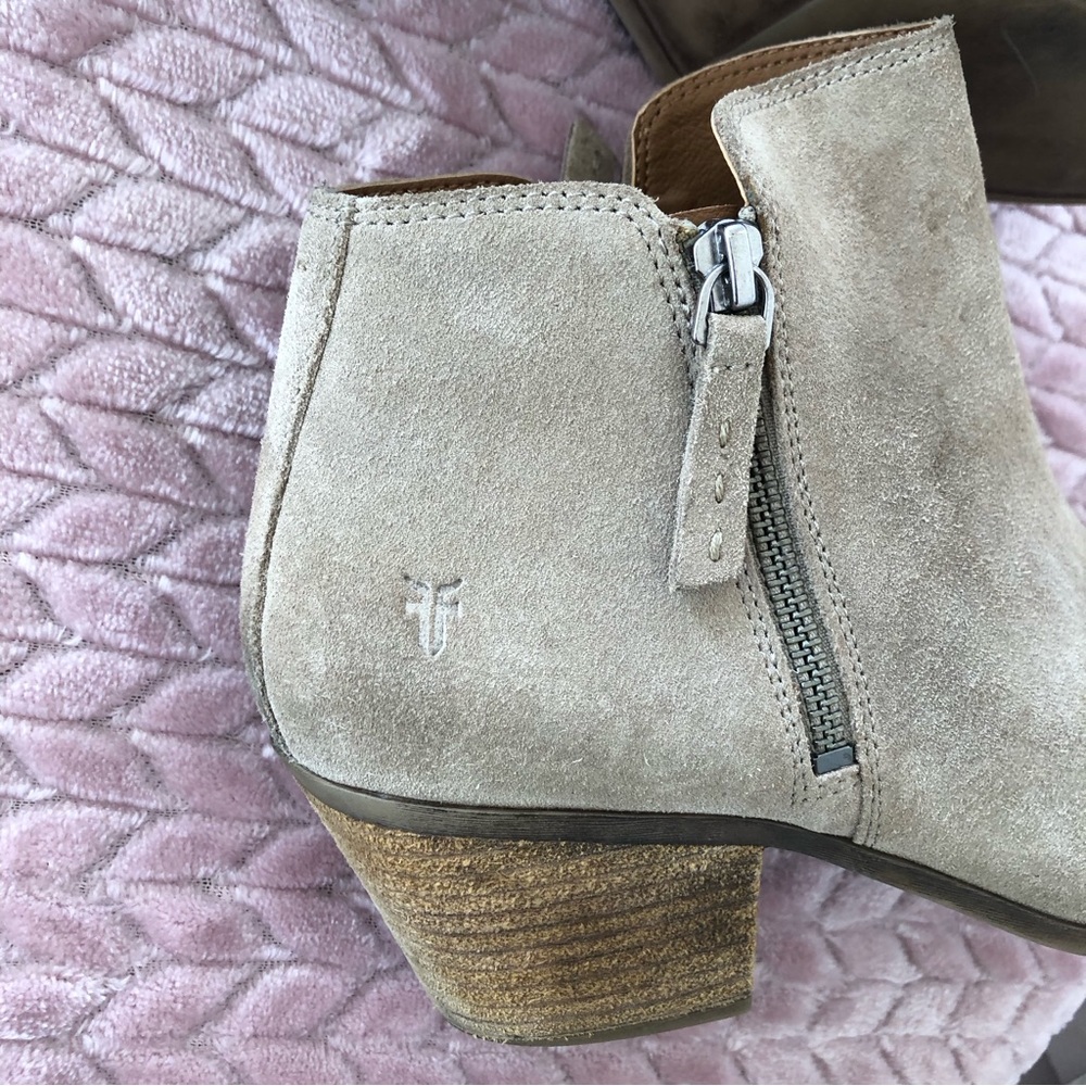 Frye Judith Zip Bootie Ankle Boots Beige ASH Suede - Picture 8 of 14